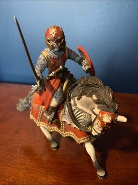 Schleich 2007 Red Armored Knight on War Horse Figurine